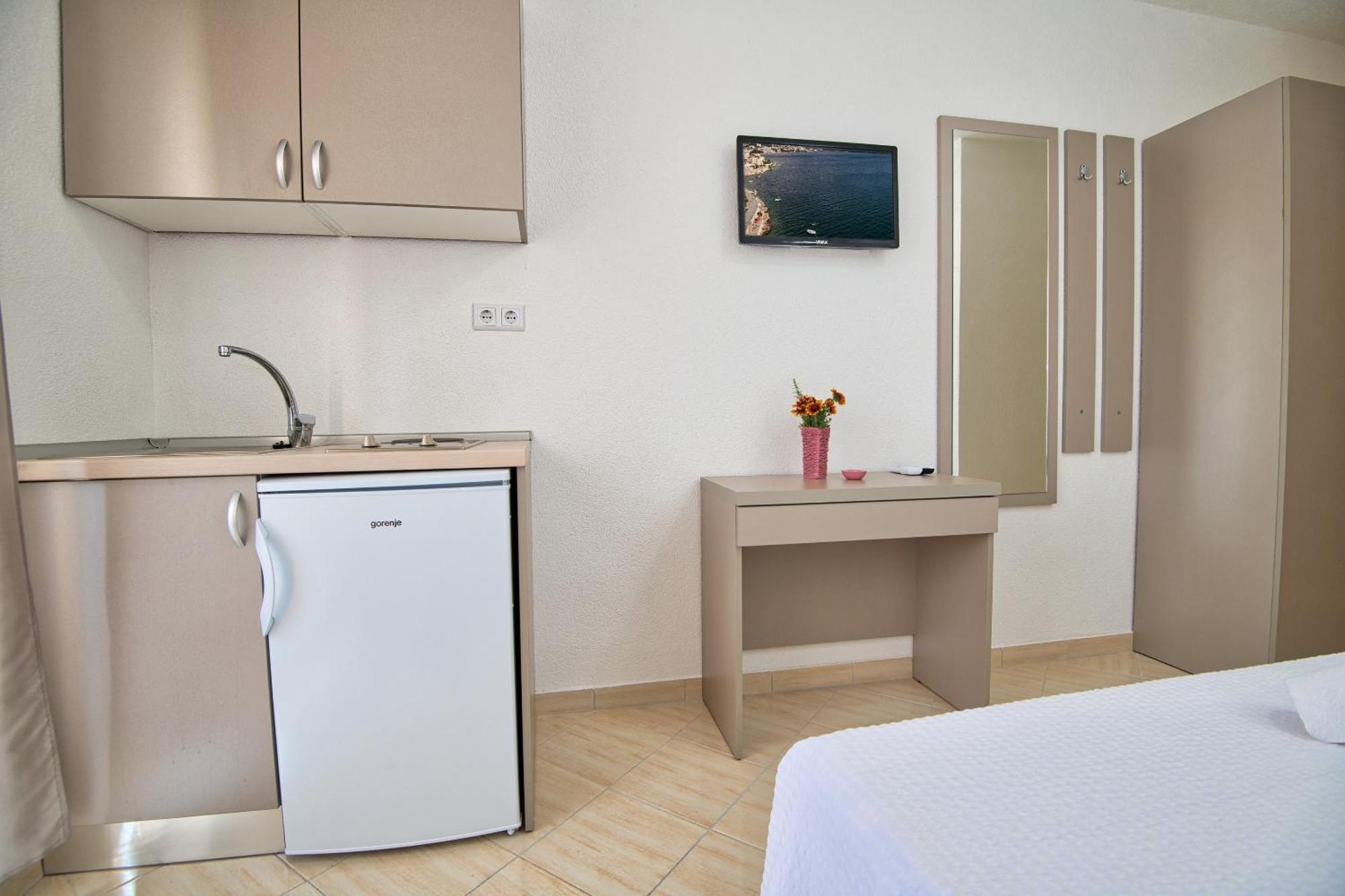 Studio & Apartments More Neum Bagian luar foto